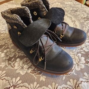 Merrell Black and Brown Lace-Up Outdoor Hiking Boots with Gold Accents 11 Womens